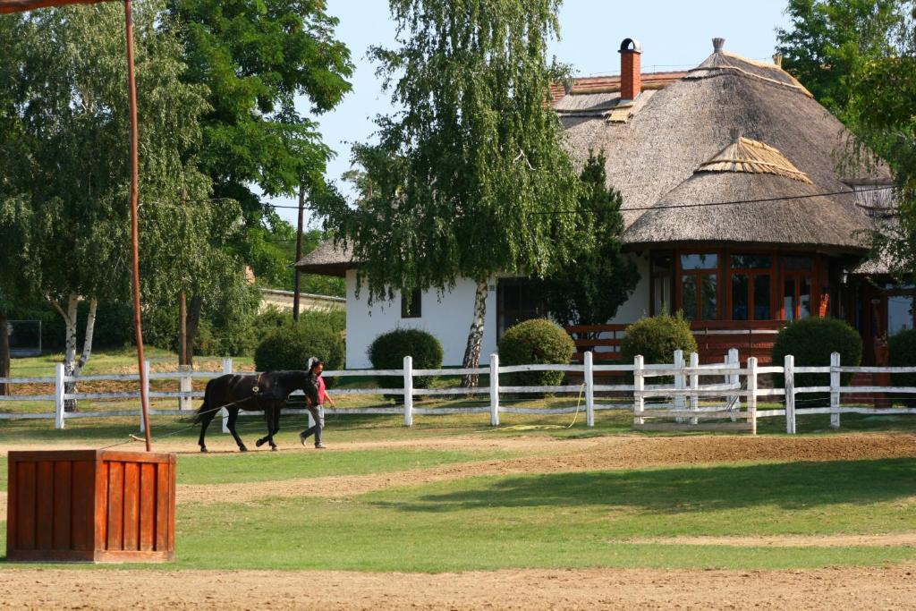 Gasztro Elmenybirtok - Balatonlelle-Radpuszta Hotell Exteriör bild