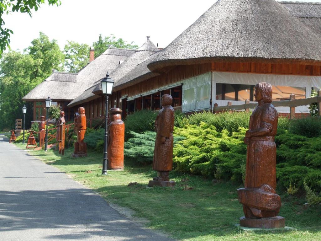 Gasztro Elmenybirtok - Balatonlelle-Radpuszta Hotell Exteriör bild